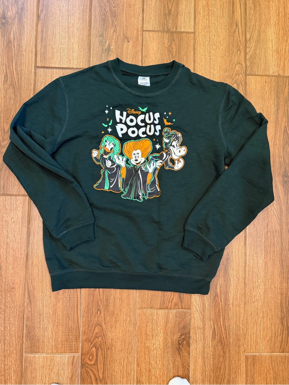 Disney world Hocus Pocus Graphic Crewneck Sweater - Dark Green / women’s medium
